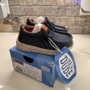 Hey Dudes Wally Navy size 6 toddler